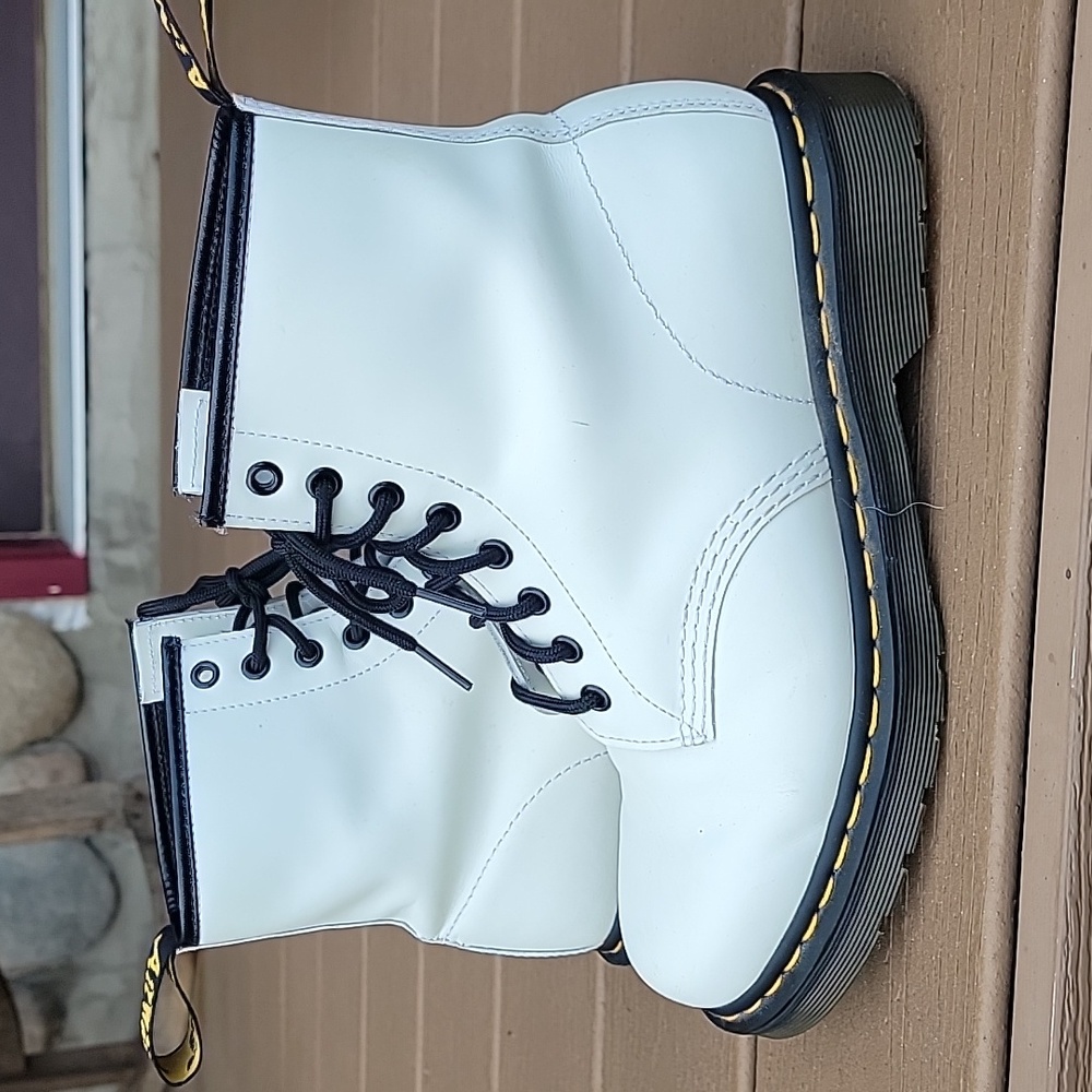 Dr Martens 1460 Smooth Leather Air Wair Lace Up Boots Women's Size 8 White